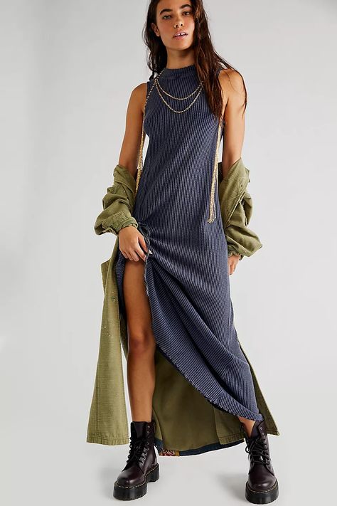 Grunge Model, Extra Dresses, Free People Fashion, Timberland Boot, Coachella 2023, Boho Woman, Brown Midi Dress, Beachy Outfits, Minimal Boho