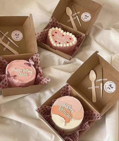 Cake Pop Packaging Ideas, Small Home Bakery, Pastries Packaging, Cake Workshop, Cookies Box, Bento Cakes, Mini Torte, Tiny Cakes, Dinner Recipes For Two