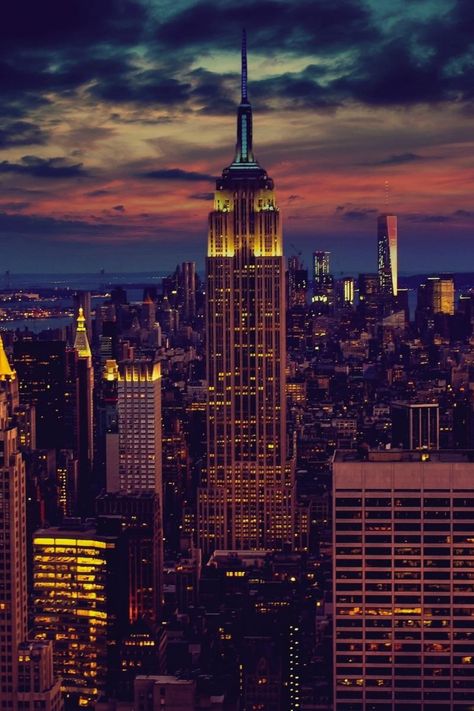 New York Skyline Wallpaper, Skyline Wallpaper, New York Wallpaper, Day Wallpaper, Things To Do Alone, Wallpaper For Iphone, City Vibe, New Backgrounds, Night City