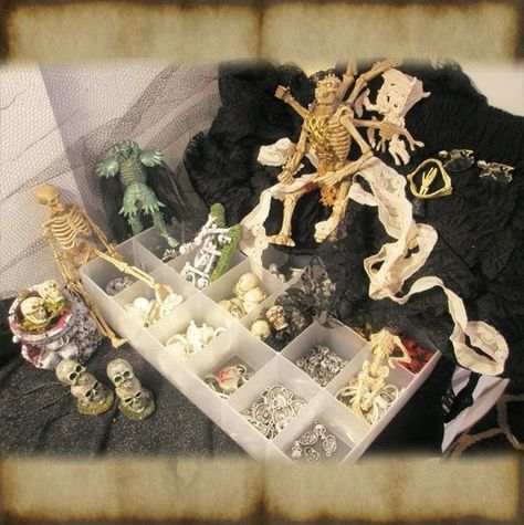 In the creation of spooky dollhouse miniatures, over time I have amassed quite the collection of bones and spooky bits… no they are not kep... Spooky Dollhouse, Cauldron Craft, Halloween Diorama, Dollhouse Halloween, Dollhouse Tutorials, Haunted Dollhouse, Halloween Tutorial, Dollhouse Miniature Tutorials, Make Halloween