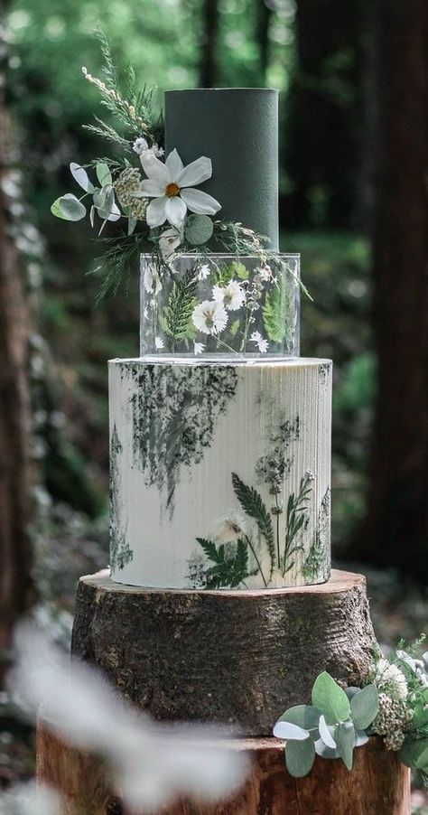 Wedding Cake Garden Theme, Cake Trends 2023, Flower Cake Wedding, Edible Flower Cake, Greenery Cake, Wedding Cake Forest, Cake 2023, Wedding Cake Trends, Edible Flowers Cake