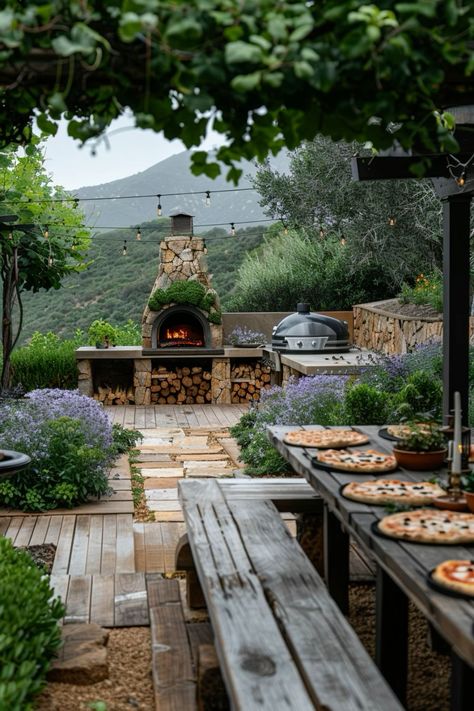 Kitchen Garden Dining Area, Garden With Pizza Oven, Garden Kitchen Pizza Oven, Alfresco Garden Ideas, Outdoor Dining Mediterranean, Mediterranean Outdoor Living, Rustic Outdoor Dining Area, English Kitchen Garden, Outdoor Kitchen Italy