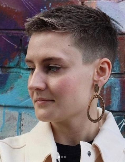 Haircut Edgy, Women's Short Hair, Shorthair Haircut, Messy Pixie Haircut, Buzz Cut Women, Fade Haircut Styles, Short Textured Hair, Haircut Design, Messy Pixie