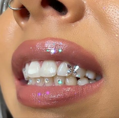 Smile Tips, Teeth Gems, Pretty Teeth, Dental Jewelry, Grillz Teeth, Maquillage On Fleek, Windows To The Soul, Diamond Teeth, Tooth Gems