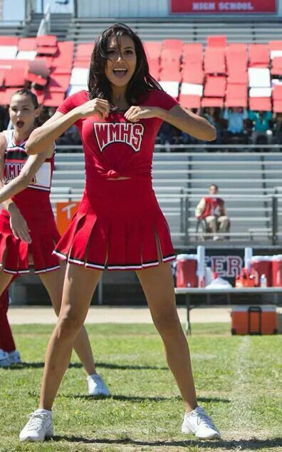 Santana Glee season 6 Glee Cheerios, Santana Glee, Glee Season 6, Glee Santana And Brittany, Naya Rivera Glee, Diana Agron, Santana Lopez, Easy Cosplay, Glee Fashion