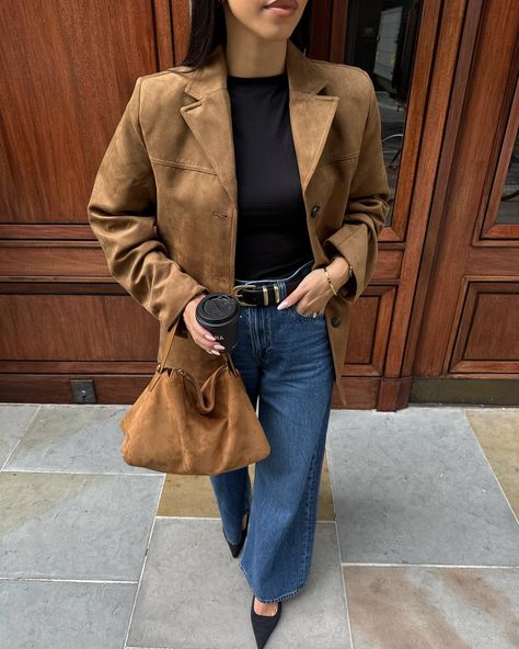 Suede for autumn ☕️🤎🍂 Outfit details linked in my bio & on my stories 🫶🏽 . . Autumn fashion, fall fashion, autumn outfit, autumn ootd, suede blazer, outfit idea, outfit inspiration #autumnfashion #fallfashion #jeansoutfit #autumnootd #suede Suede Blazer Outfit, Autumn Ootd, Autumn Trends, Suede Blazer, Autumn Fits, Blazer Outfit, Style Inspiration Winter, Fashion Autumn, Fashion Mistakes