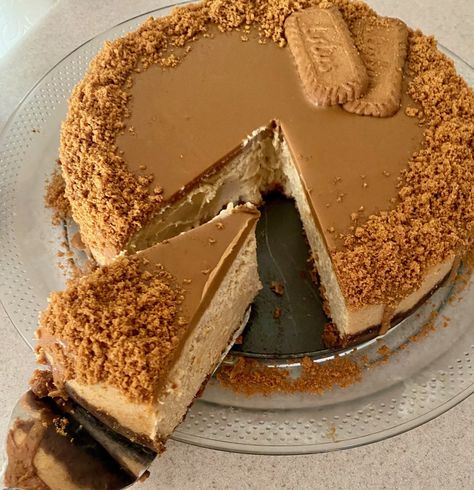 Lotus Cheesecake Recipe, Decorated Cheesecake, Lotus Cookie Cheesecake, Biscoffee Cheesecake, Cheesecake Aesthetic, Cheesecake Lotus, Lotus Biscoff Cheesecake Recipe, Trending Desserts, Lotus Cheesecake