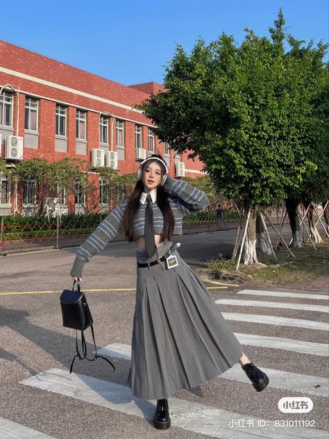 Korean Style Skirt Long, Y2k School Outfits Uniform, Korean Long Skirt Fashion, Outfit Hongkong, Long Skirt Uniform, Skirt Korean Outfit, Korean Maxi Skirt, Uniform Outfits Aesthetic, School Uniform Long Skirt