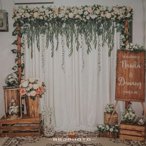 Gambar Backdrop Lamaran Sederhana Engagement Rustic Decorations, Simple Rustic Wedding Backdrop, Civil Wedding Backdrop Simple, Rustic Engagement Decorations, Diy Dekorasi Lamaran Simple, Background Lamaran Simple, Backdrop Lamaran Simple, Decor Lamaran Simple, Dekor Engagement Simple