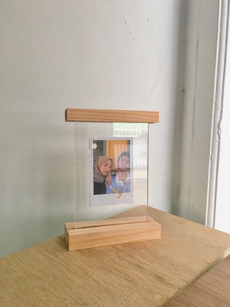 Wooden Photo Frame Ideas, Wood Photo Frame Design, Things To Paint On Mirrors, Wooden Frame Design, Wood Laser Ideas, Floating Picture Frames, Acrylic Photo Prints, Acrylic Photo Frames, Wall Tiles Design