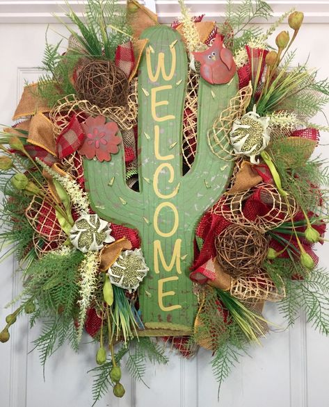 Desert Themed Wreath, Desert Wreath Ideas, Southwest Christmas Decor Ideas, Southwest Christmas Decor, Cactus Wreath, Southwest Christmas, Farmhouse Wreaths, Floral Door Wreaths, Everyday Wreaths