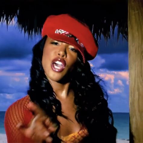 Aaliyah Rock The Boat, Boat Outfits, Aaliyah Outfits, Boat Outfit, Aaliyah Hair, Glow In Dark Party, Rock The Boat, Aaliyah Pictures, Celebrities Who Died