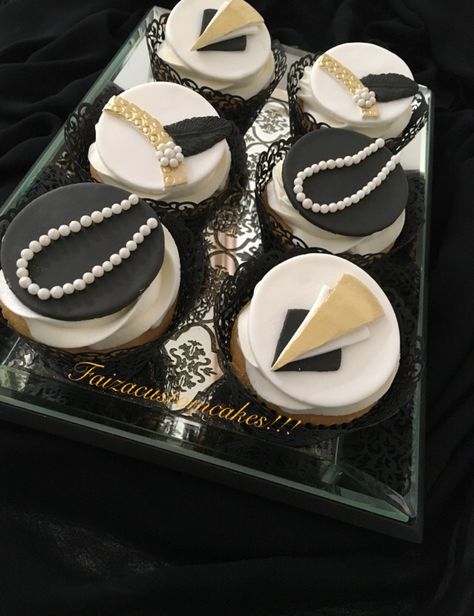 Great gatsby cupcakes! Gatsby Cookies, Theme Dinners, 1920 Party, Gatsby Cake, 40 Cake, Art Deco Wedding Cake, Deco Cupcake, Gatsby Birthday Party, Great Gatsby Themed Party