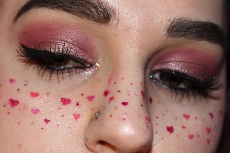 Pink Freckles Makeup, Heart Nose Makeup, Fun Valentines Makeup, Heart Freckles Makeup, Valentines Makeup Aesthetic, Pink Heart Eye Makeup, Heart Eyes Makeup, Heart Stamp Makeup, Heart Shaped Freckles