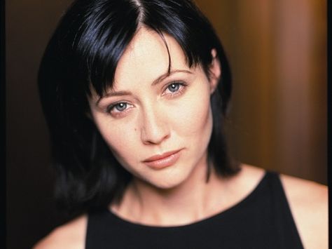 Shannen Wallpaper ❤ - shannen-doherty Wallpaper Charmed Hairstyles, Shannen Doherty Charmed, Brian Krause, Shannon Doherty, Charmed Season 1, Prue Halliwell, Brenda Walsh, Lindsay Wagner, Charmed Tv Show