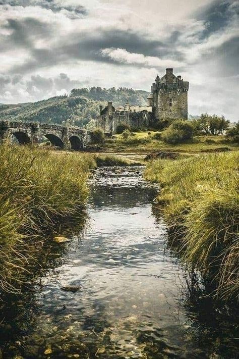 Travel Photography Europe, Eilean Donan Castle, Old Castle, Castle Scotland, Eilean Donan, Jaime Lannister, Couple Travel, Abandoned Castles, Scotland Castles