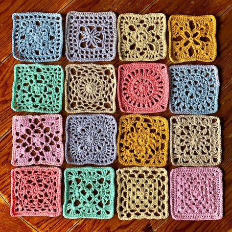 Motifs Afghans, Crocheted Squares, Motifs Granny Square, Granny Square Blanket, Square Blanket, Crochet Square Patterns, Granny Squares Pattern, Crochet Diy, Crochet Motifs