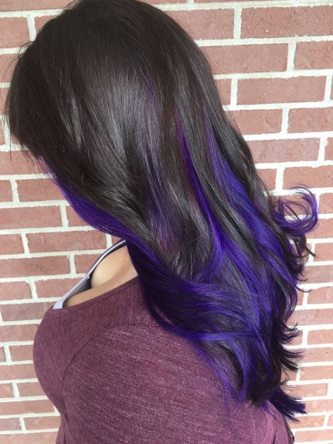 Purple Peek A Boo Hair, Purple Peak A Boo Hair, Boo Hairstyle, Purple Money Piece Hair, Peek A Boo Hair Color Ideas, Peak A Boo Hair Color, Peek A Boo Hair Color, Peak A Boo Hair, Green Hair Streaks