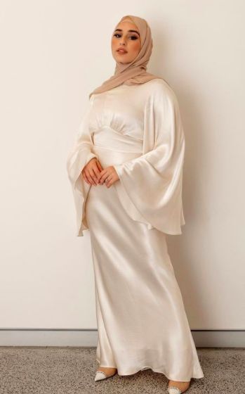 @nawal_sari hijabi wedding inspo My Vibe Aesthetic, Trendy Abaya, Latest Abaya, Hijabi Wedding, Hijabi Dresses, Abaya Collection, Vibe Aesthetic, Modern Hijab Fashion, Simple Bridesmaid Dresses