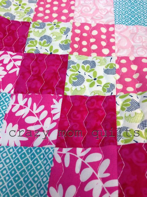 crazy mom quilts: honeycomb quilting - stitch width at 5 and stitch length set at 4 Straight Line Quilting Ideas, Machine Quilting Ideas, Quilting Styles, Trees Quilt, Amanda Jean, Hand Quilting Patterns, Beginner Quilt, Long Stitch, Longarm Quilting Designs