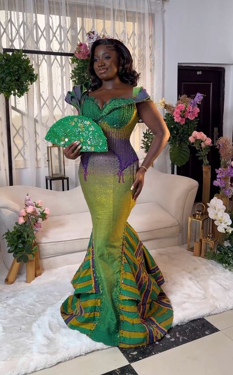 Green African Wedding Dress, Ghanaian Kente Styles, Kente Styles For Engagement Ghana, Ghana Wedding Dress, Kente Dresses, Nigerian Clothing, Modern African Clothing, Ghanaian Wedding, Wedding Event Dresses