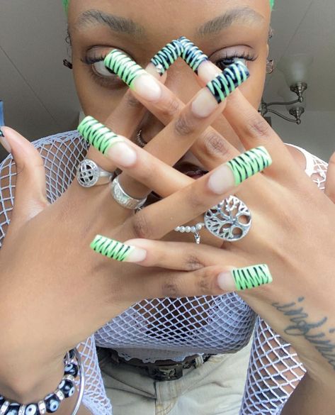 Green Zebra Print Nails, Curve Nails, Zebra Nail Designs, Zebra Nail Art, Green Zebra Print, Acrylic Nails Stiletto, Zebra Print Nails, Zebra Nails, Curved Nails