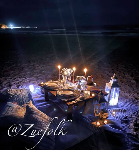 Late Night Picnic, Picnic Under The Stars, Night Picnic, Picnic Inspo, Blue Picnic, Picnic Dinner, Prom 2022, Romantic Picnics, Anniversary Ideas