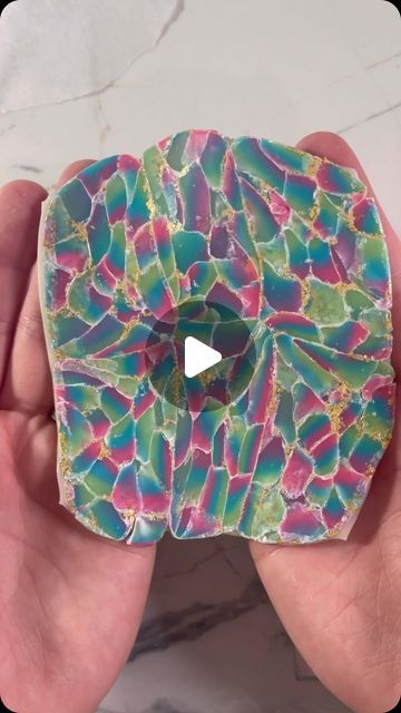 Stained Glass Effect, Diy Jewelry Tutorials, Glass Effect, Clay Inspiration, Clay Ideas, Polymer Clay Crafts, Jewelry Tutorials, Polymer Clay Jewelry, Clay Jewelry