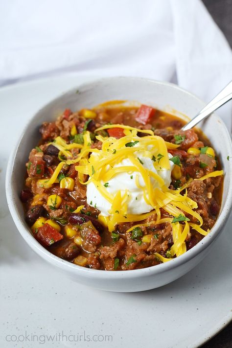 There's nothing better than a hearty bowl of Southwest Chili with Black Beans and Corn on a cold winter day, or on game day! Chicken Chili With Black Beans, Southwest Chili Recipe, Chili Recipe With Corn, Southwest Chicken Chili, Chili With Black Beans, Southwest Chili, Corn Chili, Steak Chili, Black Beans And Corn