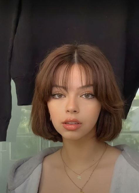 Short Hair With Bangs Straight, Hair Cuts For Oval Faces, Oval Face Haircuts Short, Bangs Haircut Ideas, Oval Face Bangs, Haircut Ideas Trendy, Bangs Haircut, Short Haircuts With Bangs, Stylish Short Hair