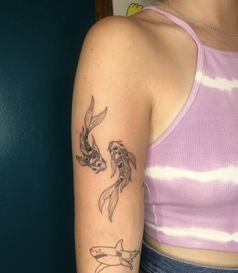 Oc Tattoo, Coy Fish Tattoos, Small Fish Tattoos, Tiny Tats, Animal Tattoo Ideas, Pisces Tattoos, Bear Tattoos, Koi Tattoo, Koi Fish Tattoo