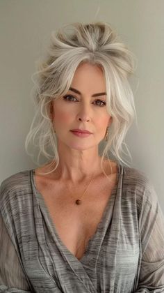 Hair Older Women, Gorgeous Gray Hair, Grey Hair Inspiration, Beautiful Gray Hair, Bangs Hairstyles, Long Gray Hair, Short Curly Hair, Older Women Hairstyles, Celebrity Hairstyles