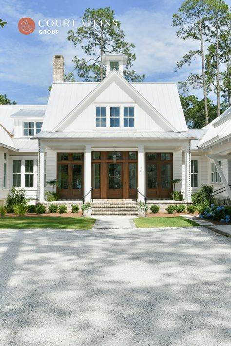 Palmetto Bluff Homes Exterior, Lowcountry Homes Charleston Style, Low Country Architecture, Coastal Farmhouse Floor Plans, Low Country Exterior, Palmetto Bluff House Plans, Low Country Home Exteriors, Low Country Homes Plans, Lowcountry Farmhouse