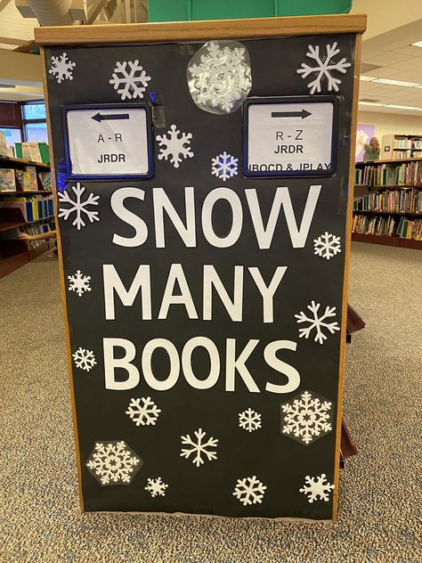 January Library Display Ideas, Winter Book Displays Public Libraries, Library Winter Decorations, Library End Cap Displays, December Book Display, Library Christmas Door Decorations, Library Winter Displays, Winter Book Display, Christmas In The Library