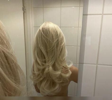 Light Blonde Blowout, Blond Hair Blowout, Blonde Bouncy Blowout, Old Money Blowout Hair, Blonde Messy Updo, Butter Blonde Hair Balayage, Loose Blonde Curls, Blonde Medium Length Hair With Layers, Blonde Blowout Hair