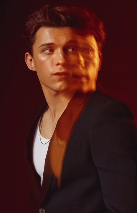 Tom Holland Gq, Tom Holland Wallpaper, Gq Photoshoot, Pose Men, Car Pose, Men Photography, Tom Holland, Gq, Holland