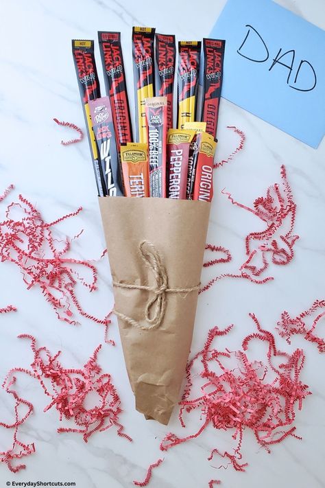 How to Make a Beef Jerky Bouquet Beef Jerky Bouquet For Him, Diy Beef Jerky, Jerky Bouquet, Beef Jerky Gift, Beef Jerky Bouquet, Lottery Ticket Bouquet, Beef Jerky Sticks, Diy Stairs Makeover, Snowman Soup