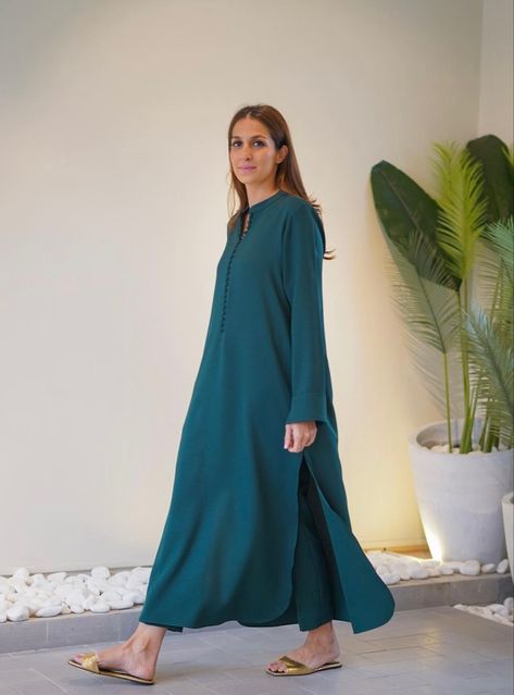 Latest Pakistani Fashion 2023, Indian Dress Up, Eastern Wear, Pakistani Fashion Casual, Casual Indian Fashion, Pakistani Dresses Casual, Pakistani Fashion Party Wear, Salwar Kamiz, Mode Abaya