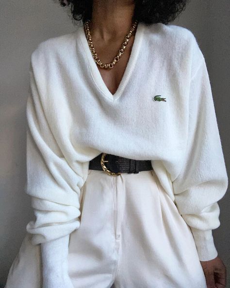 @smallneeds on Instagram: “coming at 10P EST • very favorite essential lacoste slouchy staple sweater • turn your post notifications on ☁️” Shirt Jumper Outfit, Lacoste Outfit Women, Aritzia Aesthetic, Lacoste Outfit, Lacoste T Shirt, Look Office, All White Outfit, Tennis Fashion, White Outfit