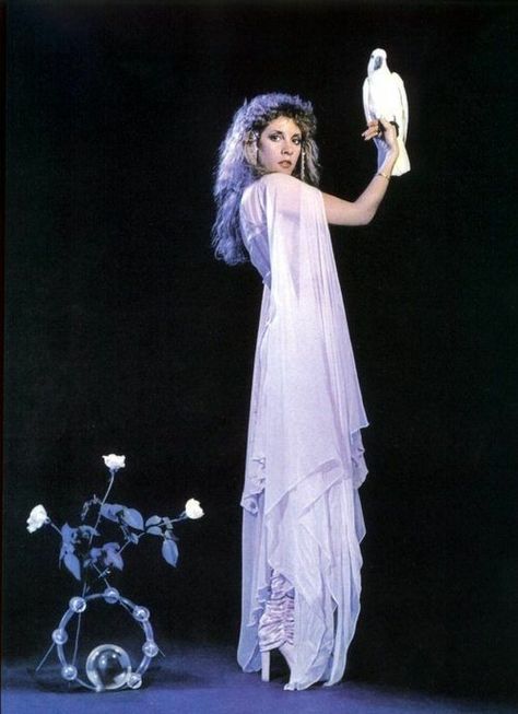 Stevie Nicks Pictures, Stevie Nicks Costume, Stevie Nicks Bella Donna, Nick Young, Harry Clarke, Stevie Nicks Style, Moda Hippie, Stevie Nicks Fleetwood Mac, Women Of Rock