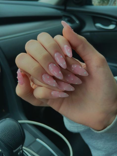 Pink Ombre Nails With Gems, Sheer Pink Nails With Rhinestones, Pink Nail Ideas With Rhinestones, Almond Nails With Pearl Gems, Rine Stone Almond Nails, Pink With Pearl Nails, Light Pink Nails With Jewels, Pink Nails W Pearls, Pink With Diamonds Nails