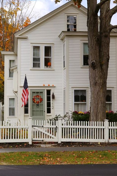 November Poetry, New England Autumn, Autumn Village, New England Living, England Autumn, England Lifestyle, New England Farmhouse, Fashion Architecture, Colonial Homes