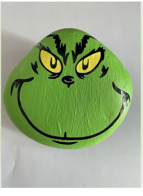 Grinch Rock Painting Ideas, Football Rock Painting Ideas, Grinch Rocks Painted, Grinch Rock Painting, Grinch Painted Rocks, Rock Painting Ideas Funny, Rock Designs, The Grinch Painted Rocks, Christmas Painted Rocks Grinch