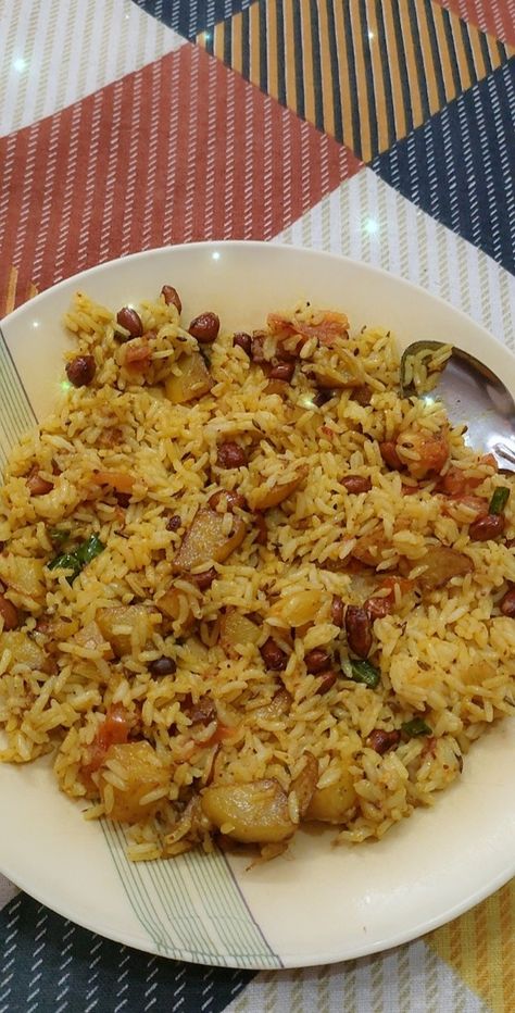 Indian Home Made Food Snapchat, Fake Christmas Snaps, Lunch Snapchat Stories, Home Food Snap, Snap Food Home, Home Made Food Snapchat, Bhel Puri Recipe, Vegetable Biryani Recipe, Lunch Snap