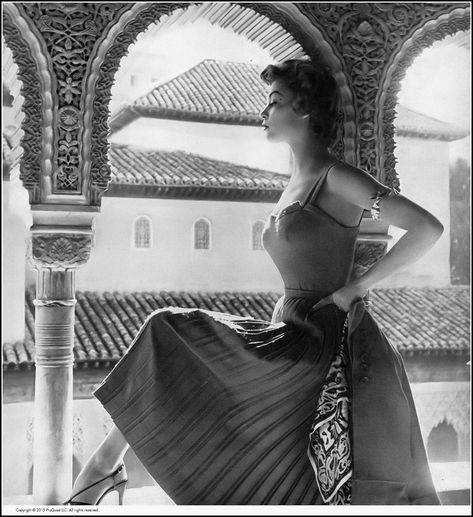 Jean Patchett, Early 60s Fashion, White Jersey Dress, Claire Mccardell, Model Jeans, Alhambra Granada, Paris Couture, Vivian Maier, Granada Spain