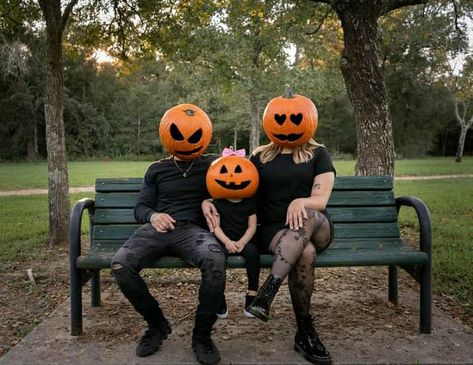 Jack O Lantern Family Photos, Halloween Family Photoshoot Pumpkin Head, Pumpkin Head Maternity Shoot, Diy Pumpkin Head Photoshoot, Pumpkin Head Family Photos, Halloween Family Photoshoot Ideas, Family Halloween Pictures Ideas, Family Halloween Photoshoot Ideas, Kids Pumpkin Head Photoshoot