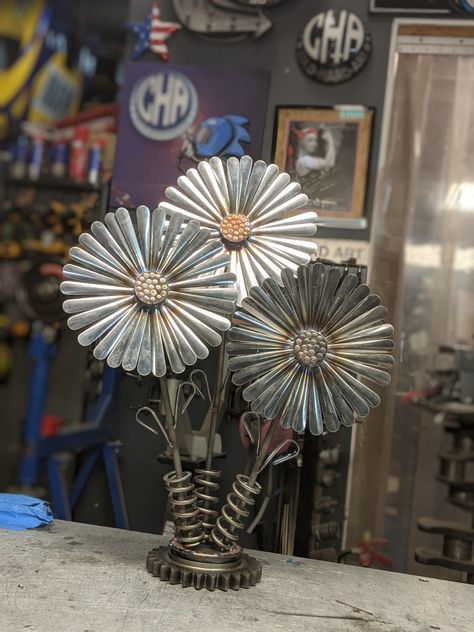 Welded Planters, Welded Flowers Metal Art, Metal Flower, Fork Art, Wind Chimes Craft, Cutlery Art, Art Thomas, Welding Crafts, Silverware Crafts