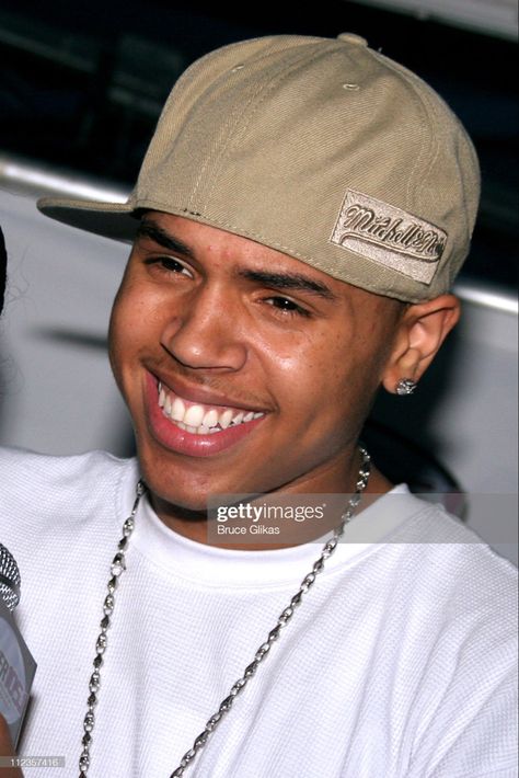 Chris Brown Teams Up with Power 105.1 to Celebrate His Self-Titled New Album at Planet Hollywood in New York City 2005 #chrisbrown #chrisbreezy #2005 #early2000s #2000snostalgia #2000saesthetic #2000saesthetics #y2k #y2kvibes Chris Brown 2000's, Chris Brown 2005, Look Hip Hop, King Chris, Chris Brown Style, Brown Pictures, Chris Breezy, Chris Brown Pictures, Breezy Chris Brown