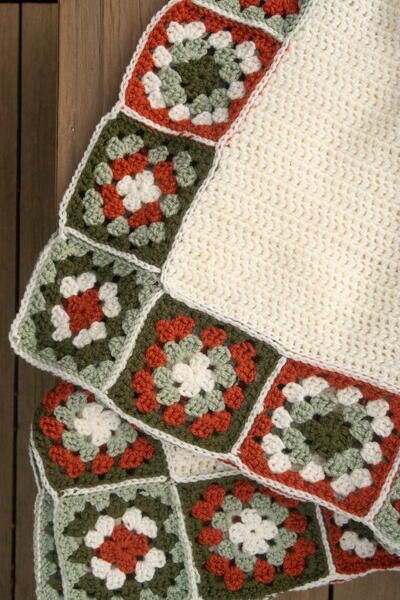 Granny Square Border Blanket Granny Square Blanket Border, Granny Square Border, Blanket Border, Crochet Blanket Border, Crochet Throws, Kids Fathers Day Crafts, Crochet Blanket Edging, Square Border, Diy Baby Clothes