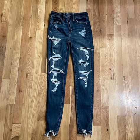 American Eagle Ripped Skinny Jeans  Size: 00 short Americab Eagle Jeans, Cute American Eagle Outfits, American Eagle Jeans Ripped, Closet Vision Board, Math Genius, Outfits Con Jeans, American Eagle Outfits, First Day Of School Outfit, Jeans American Eagle